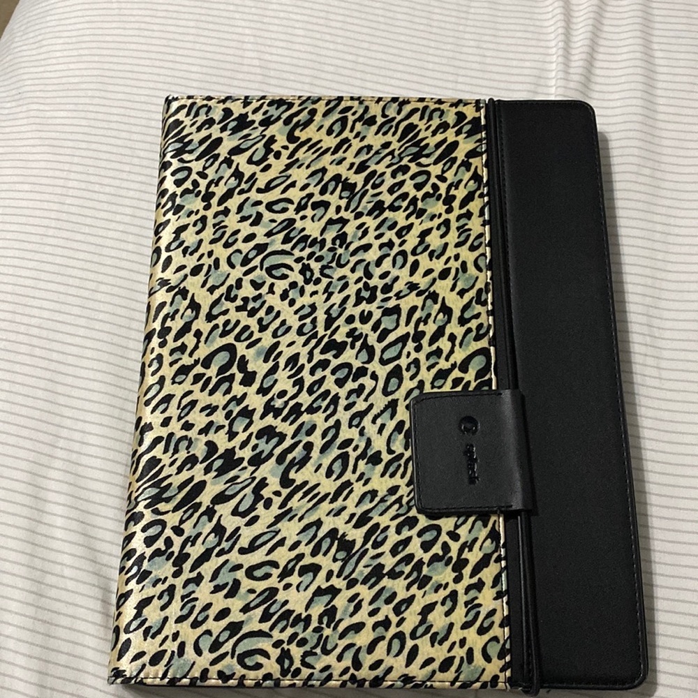 Splash iPad 2 or 3 cover. Leopard print